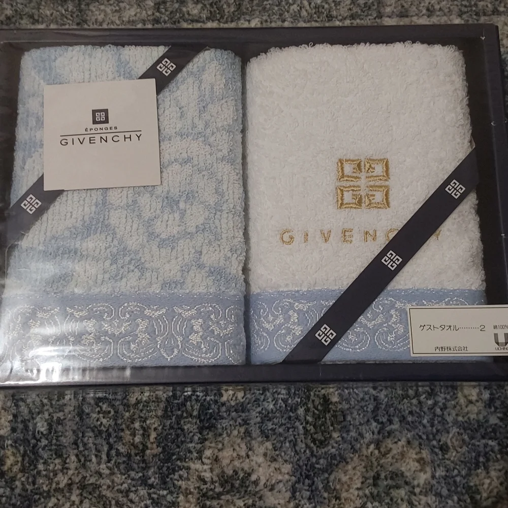Givenchy Set Of 2 Hand Towels - A gift for your man